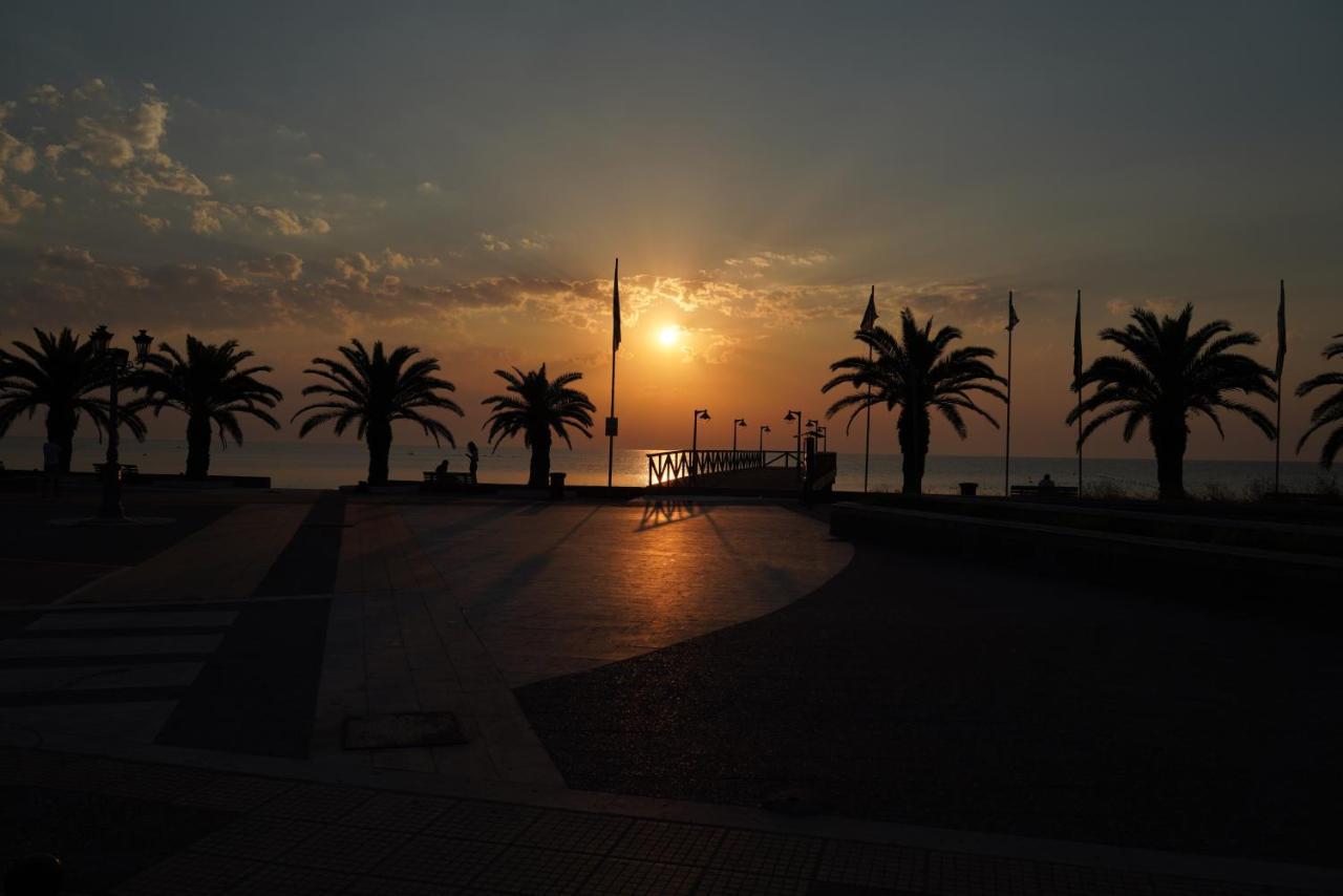 Lilalo Ηotel Paralía Buitenkant foto